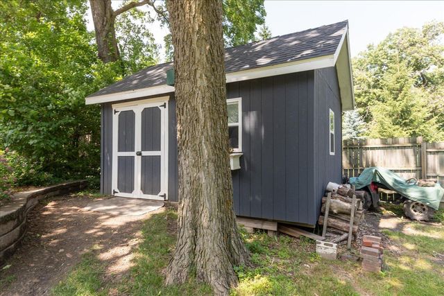 1424 Woodland Drive SW, Rochester, MN 55902