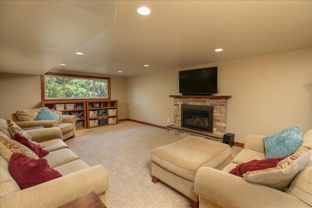 1424 Woodland Drive SW, Rochester, MN 55902
