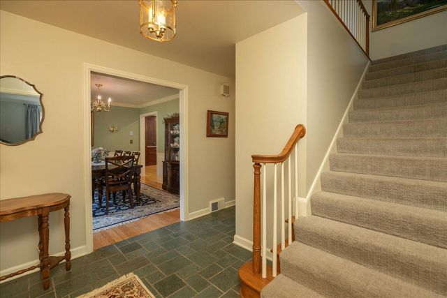 1424 Woodland Drive SW, Rochester, MN 55902