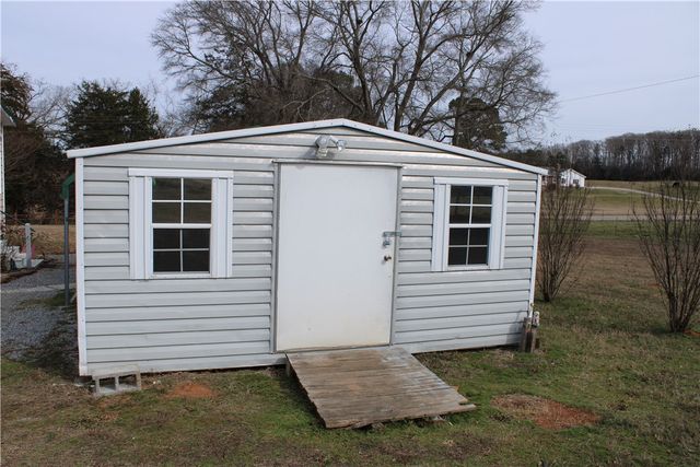 1533 Good Hope Church Road, Starr, SC 29684