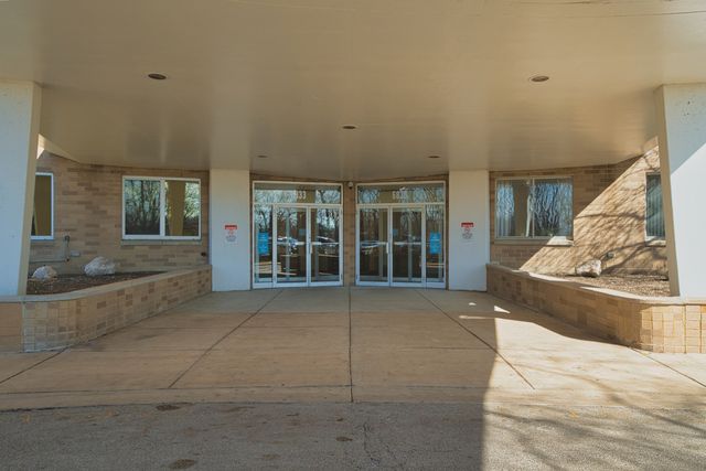 6833 N Kedzie Avenue 410, Chicago, IL 60645