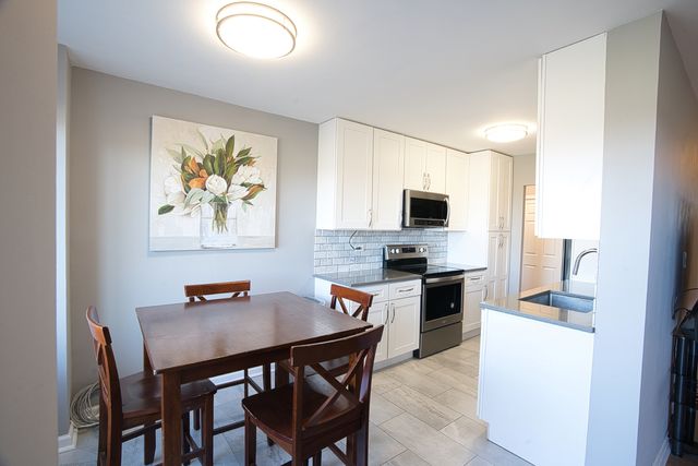 6833 N Kedzie Avenue 410, Chicago, IL 60645