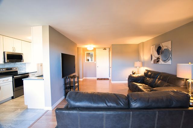 6833 N Kedzie Avenue 410, Chicago, IL 60645