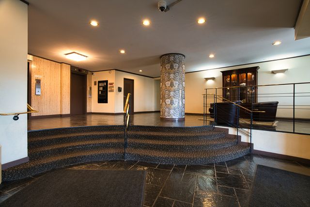 6833 N Kedzie Avenue 410, Chicago, IL 60645