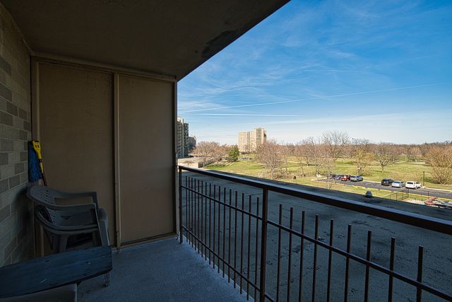 6833 N Kedzie Avenue 410, Chicago, IL 60645