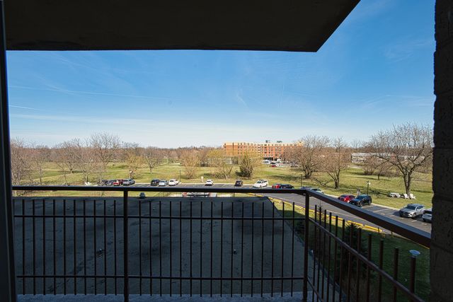 6833 N Kedzie Avenue 410, Chicago, IL 60645