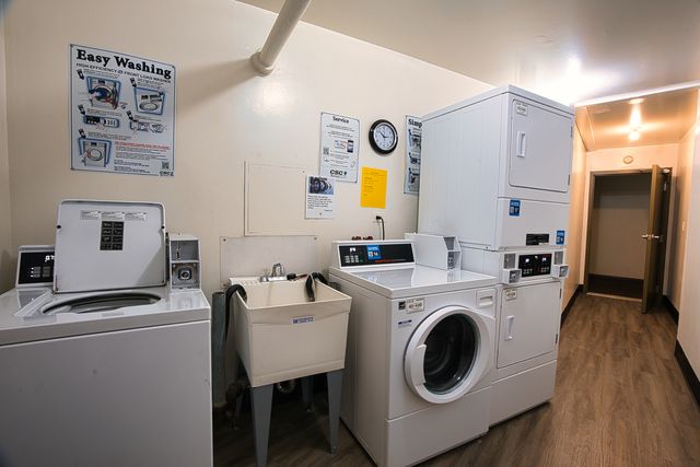 6833 N Kedzie Avenue 410, Chicago, IL 60645