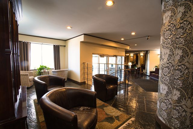 6833 N Kedzie Avenue 410, Chicago, IL 60645