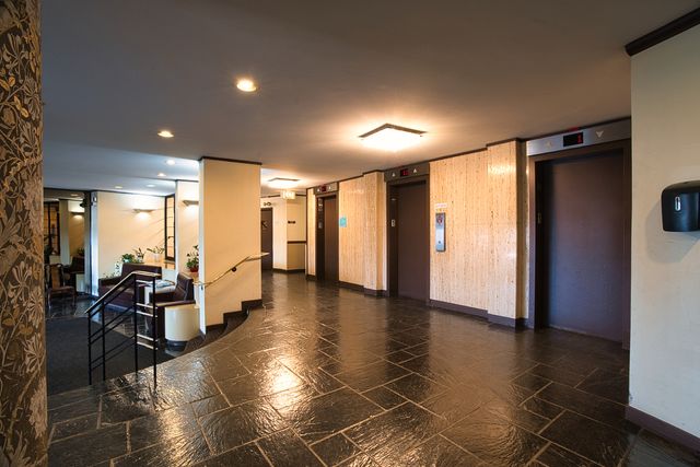 6833 N Kedzie Avenue 410, Chicago, IL 60645