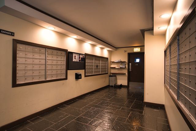 6833 N Kedzie Avenue 410, Chicago, IL 60645