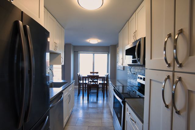 6833 N Kedzie Avenue 410, Chicago, IL 60645