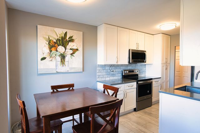 6833 N Kedzie Avenue 410, Chicago, IL 60645