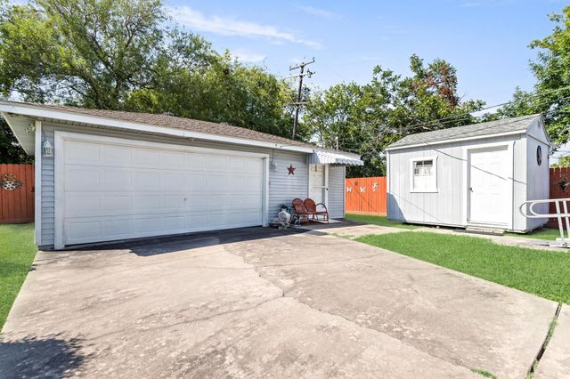 823 13th Street, Port Arthur, TX 77640