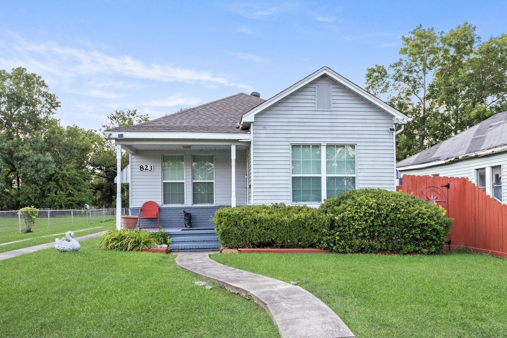 823 13th Street, Port Arthur, TX 77640