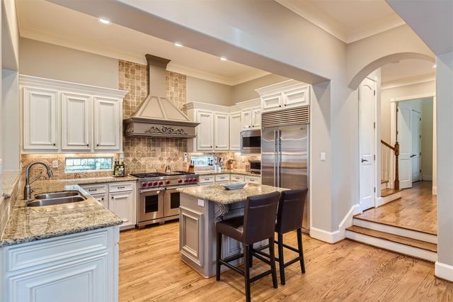 2390 W 8th ST, Austin, TX 78703