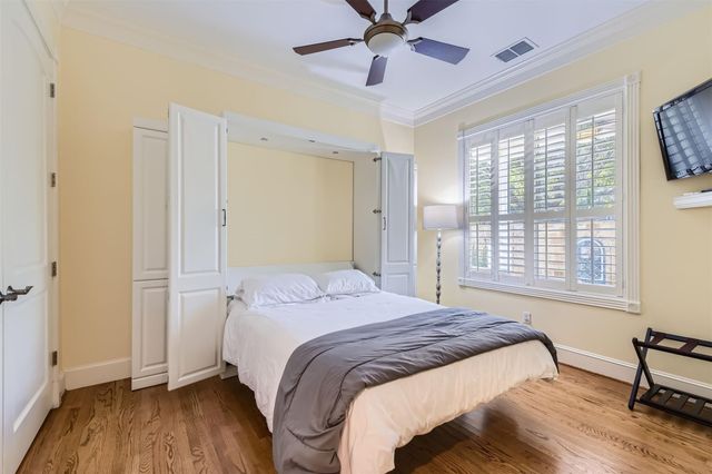 2390 W 8th ST, Austin, TX 78703