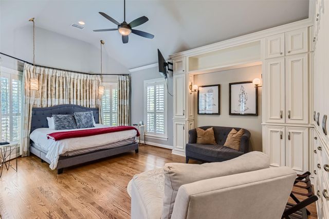 2390 W 8th ST, Austin, TX 78703