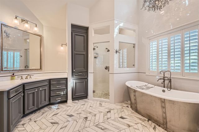 2390 W 8th ST, Austin, TX 78703