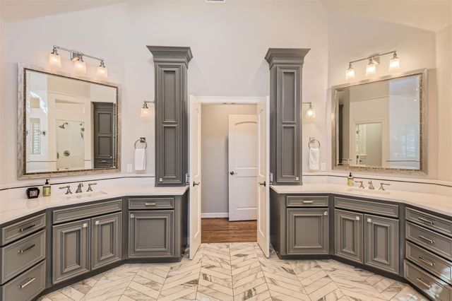 2390 W 8th ST, Austin, TX 78703