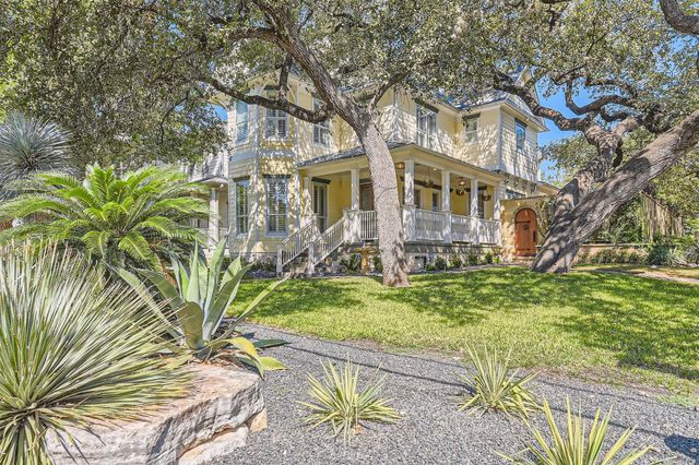 2390 W 8th ST, Austin, TX 78703