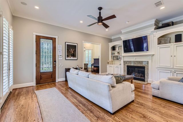 2390 W 8th ST, Austin, TX 78703