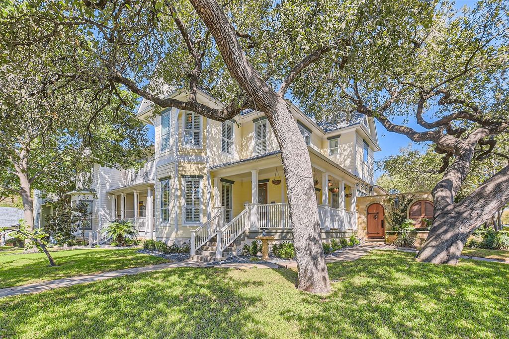 2390 W 8th ST, Austin, TX 78703