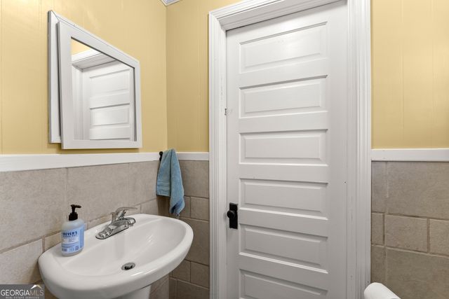 670 S Railroad Avenue, Carlton, GA 30627