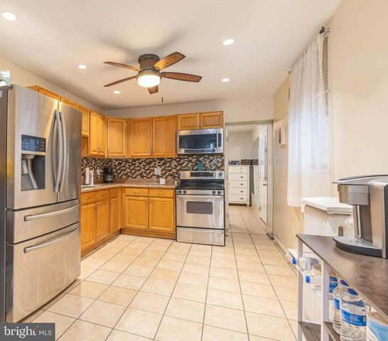 2525 N FRONT ST, Philadelphia, PA 19133