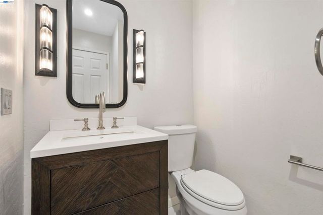 3858 Maybelle Ave, Oakland, CA 94619