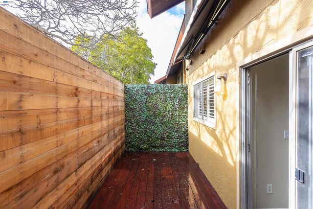 3858 Maybelle Ave, Oakland, CA 94619