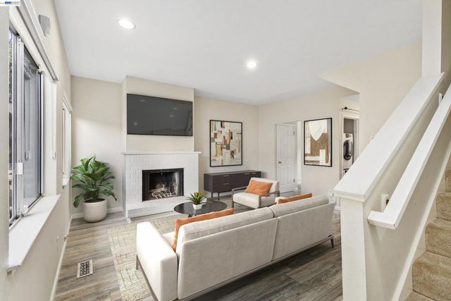 3858 Maybelle Ave, Oakland, CA 94619