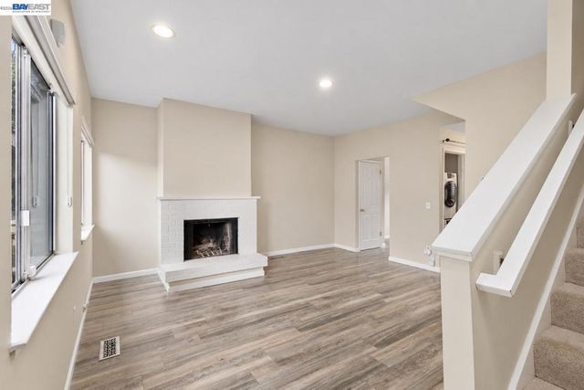 3858 Maybelle Ave, Oakland, CA 94619