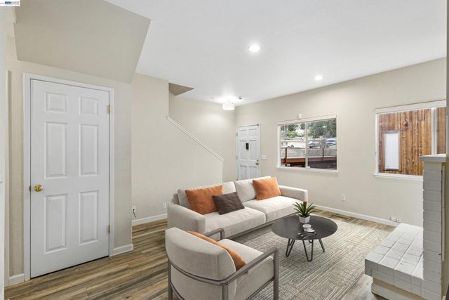 3858 Maybelle Ave, Oakland, CA 94619