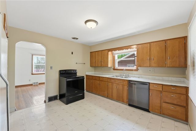 3605 W 4th Ave, West Mayfield, PA 15010