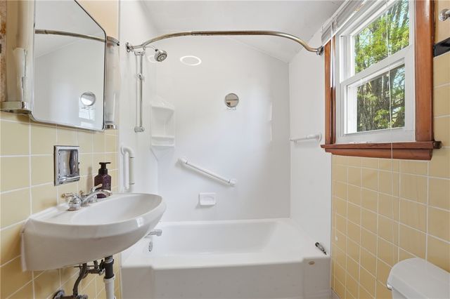 3605 W 4th Ave, West Mayfield, PA 15010