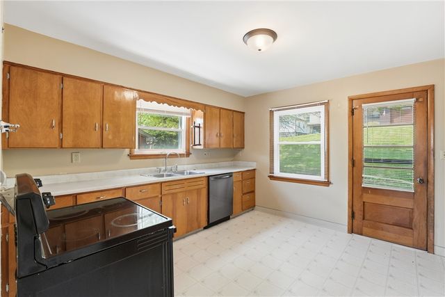 3605 W 4th Ave, West Mayfield, PA 15010