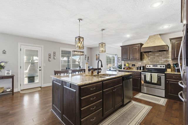 1401 S Natchez Road, Republic, MO 65738