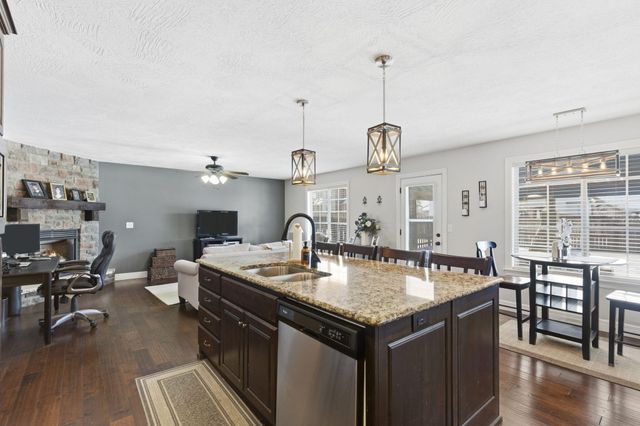 1401 S Natchez Road, Republic, MO 65738