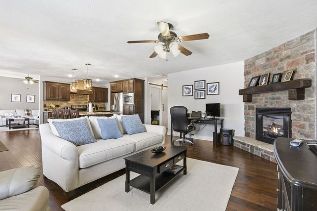 1401 S Natchez Road, Republic, MO 65738