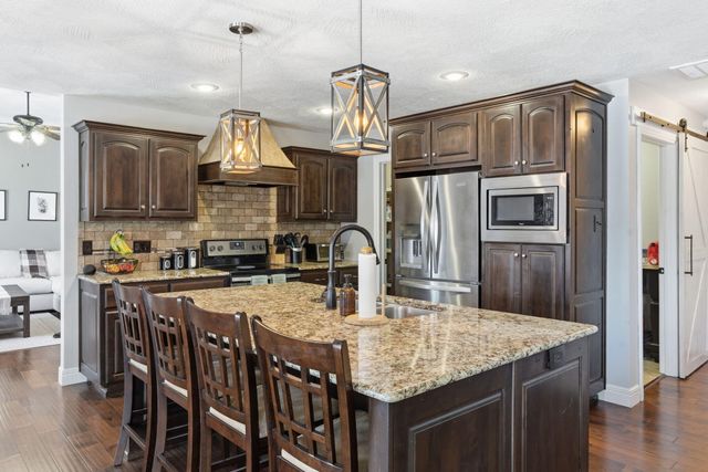 1401 S Natchez Road, Republic, MO 65738