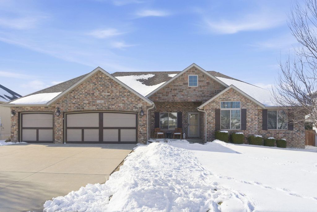 1401 S Natchez Road, Republic, MO 65738