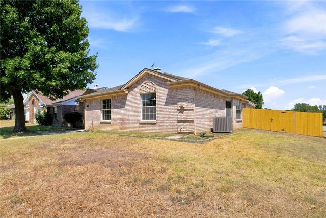 1001 Flower Drive, Arlington, TX 76017