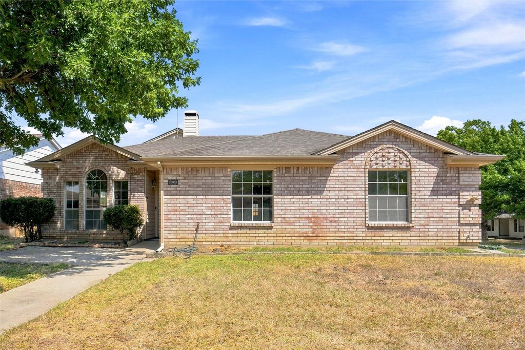 1001 Flower Drive, Arlington, TX 76017