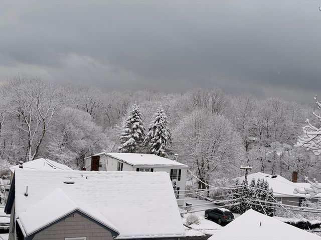 96 Burpee Rd 1, Swampscott, MA 01907