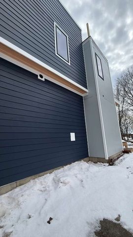 96 Burpee Rd 1, Swampscott, MA 01907