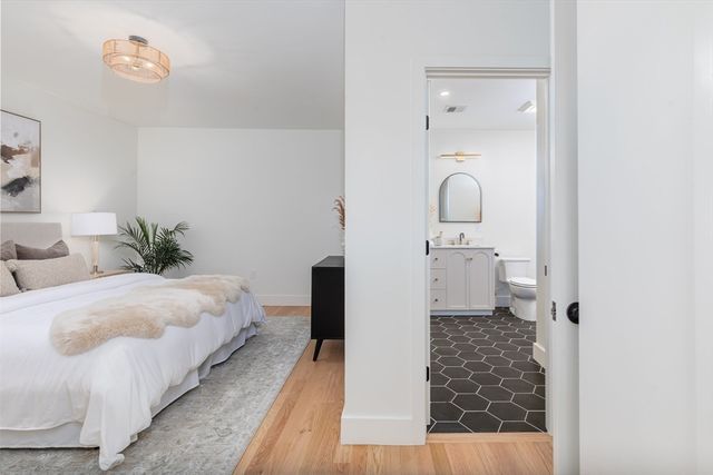 96 Burpee Rd 1, Swampscott, MA 01907