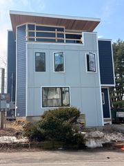 96 Burpee Rd 1, Swampscott, MA 01907