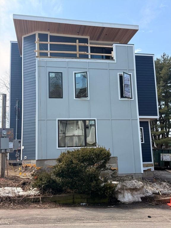 96 Burpee Rd 1, Swampscott, MA 01907