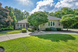 5560 Turnberry Lane, Highland Heights, OH 44143