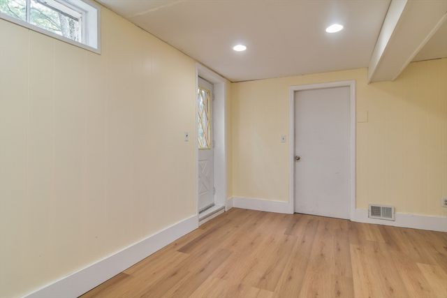 24 Upper Joclyn Ave, Framingham, MA 01701